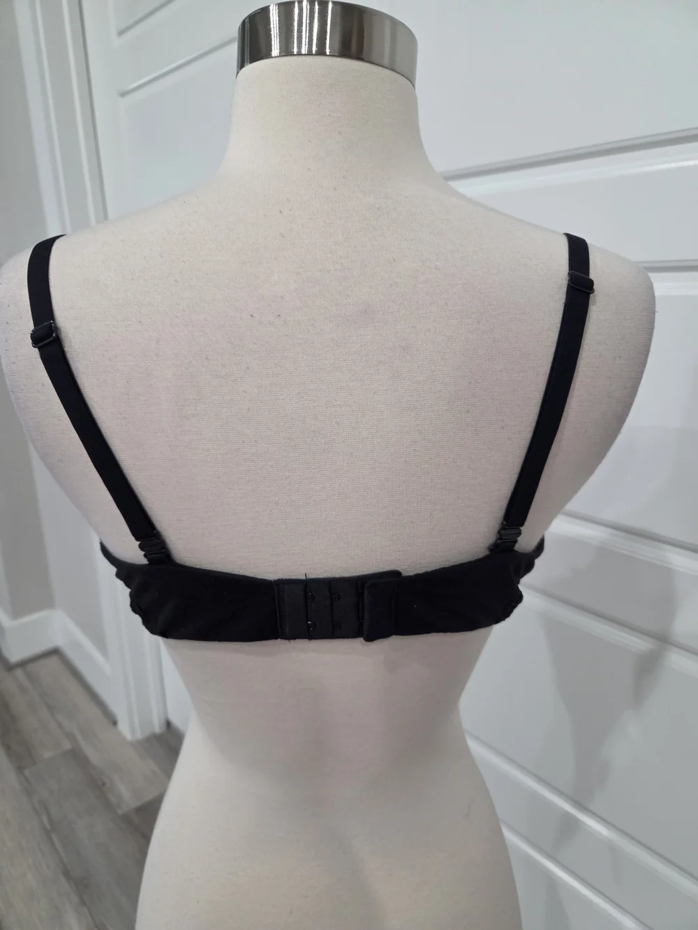 Victoria's Secret Black Lace Underwire Bra Size 38B